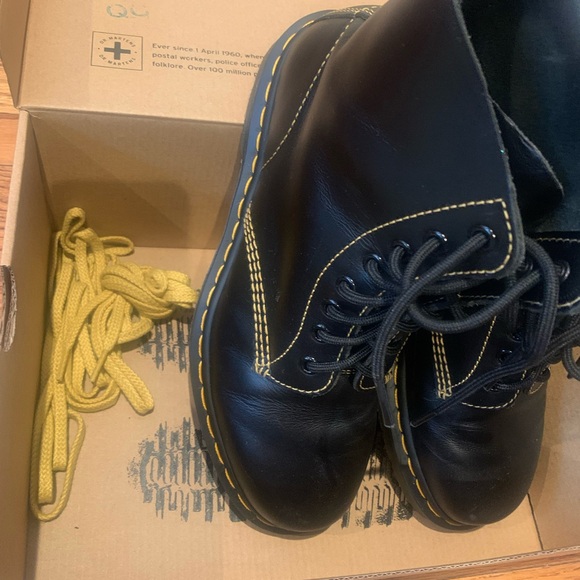 Dr. Martens 1460 Pascal Black Boots Mens Size 7 Womens size 8 - Picture 3 of 3